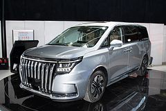 Фото JAC Refine RF8 PHEV